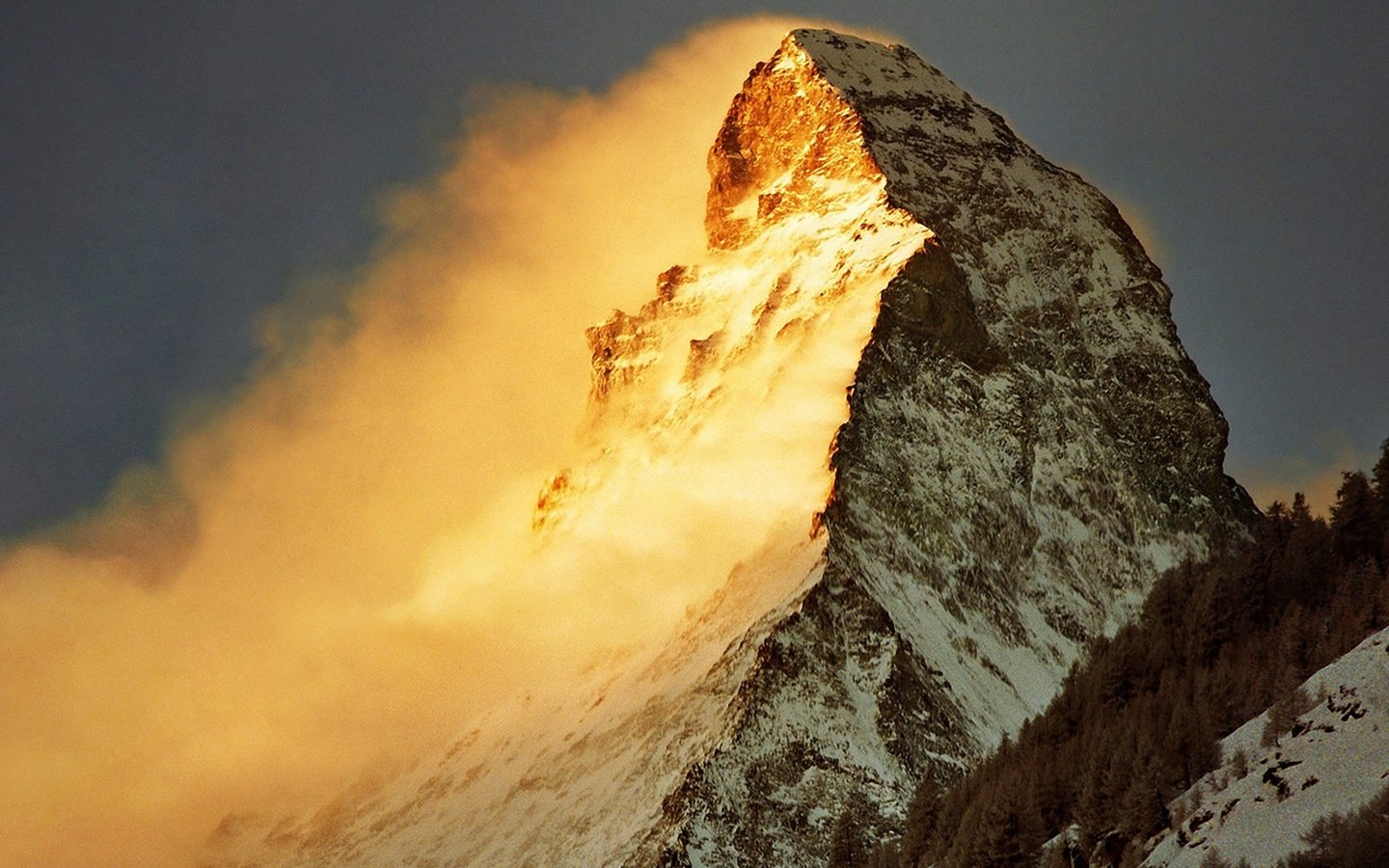 Обои восход, швейцария, солнца, вершина маттерхорн, sunrise, switzerland, the sun, the top of the matterhorn разрешение 2560x1440 Загрузить