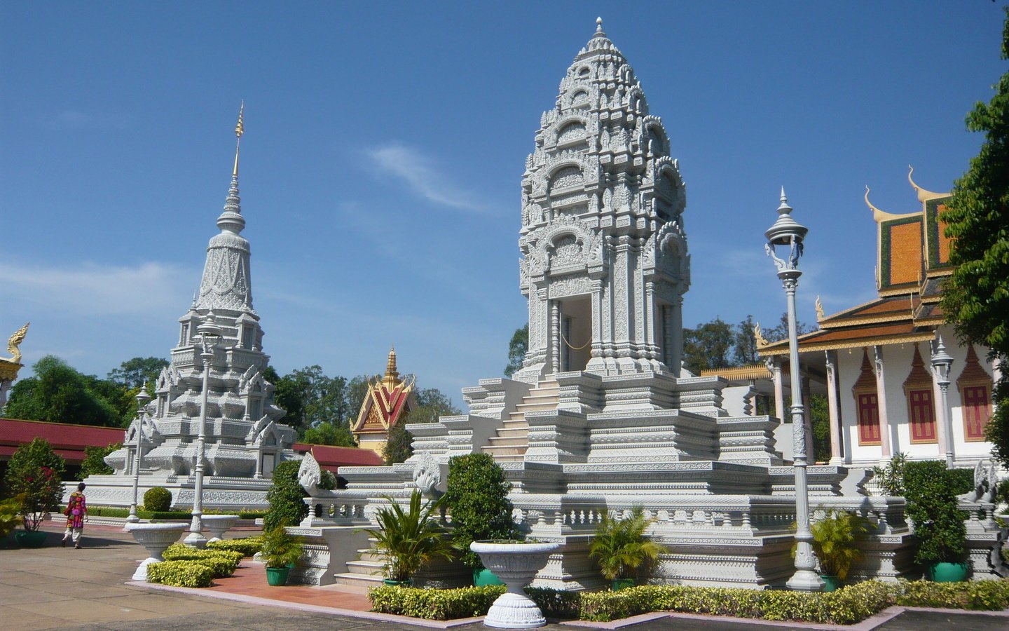 Обои пагода, вьетнам, камбоджа, королевский дворец, ступа кантха бопха, pagoda, vietnam, cambodia, royal palace, the stupa of kantha bopha разрешение 3264x2448 Загрузить