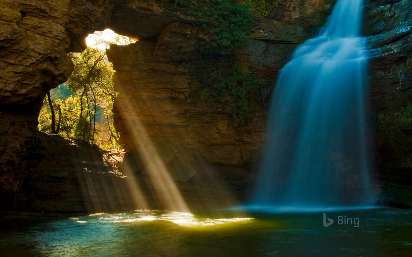 Обои река, скала, водопад, пещера, испания, bing, каталония, river, rock, waterfall, cave, spain, catalonia разрешение 1920x1200 Загрузить