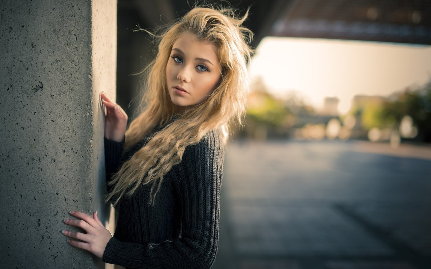 Обои девушка, блондинка, портрет, модель, фотосессия, длинные волосы, girl, blonde, portrait, model, photoshoot, long hair разрешение 2048x1453 Загрузить