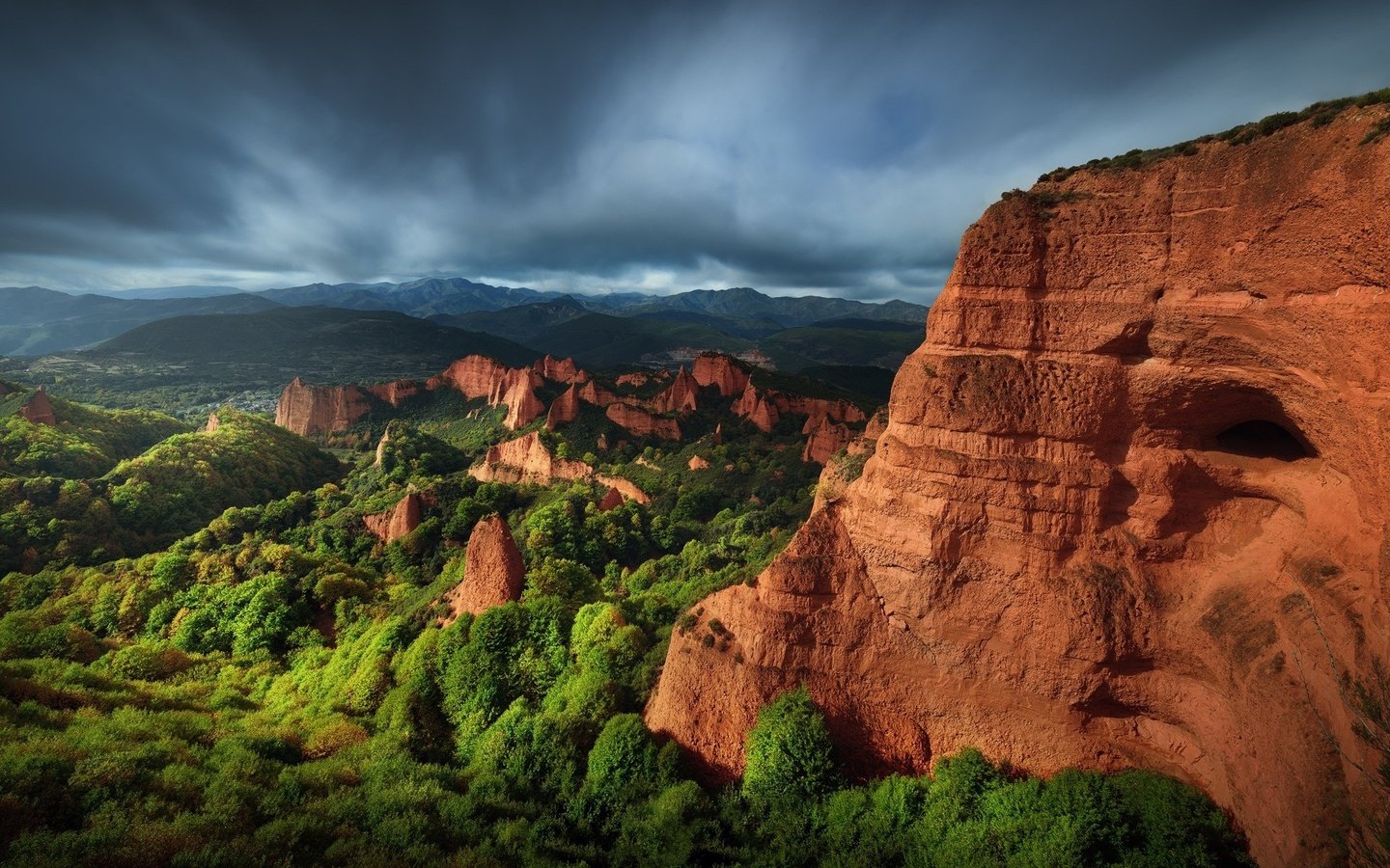 Обои небо, горы, скалы, лес, тучи, the sky, mountains, rocks, forest, clouds разрешение 1920x1280 Загрузить