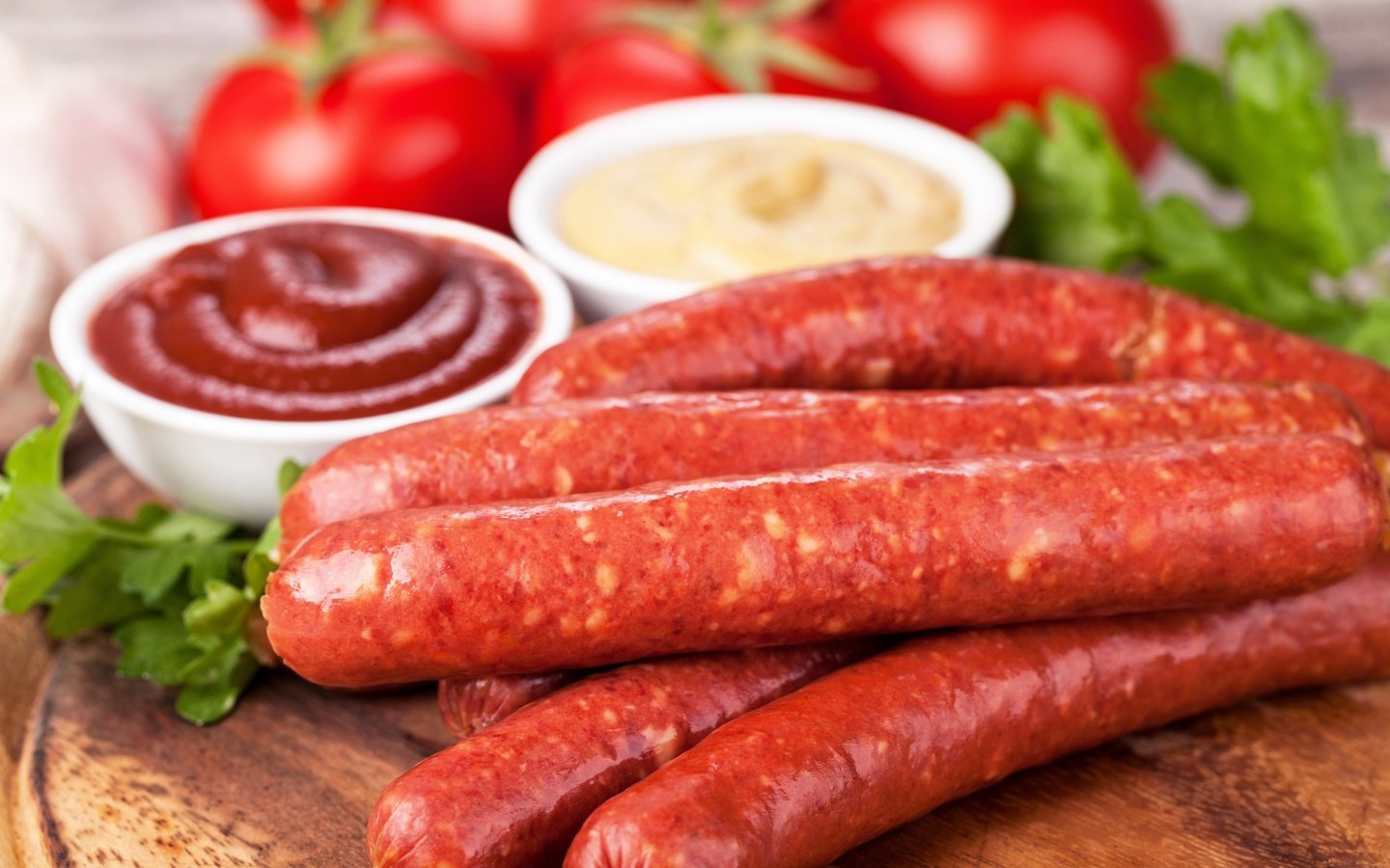 Обои кетчуп, колбаса, помидоры, соус, ketchup, sausage, tomatoes, sauce разрешение 2560x1599 Загрузить