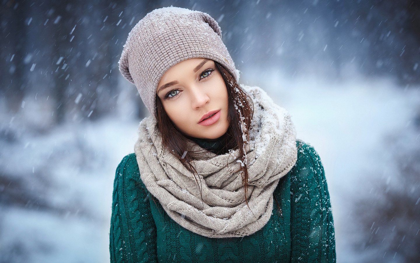 Обои снег, зима, модель, шапка, свитер, ангелина петрова, snow, winter, model, hat, sweater, angelina petrova разрешение 2048x1379 Загрузить