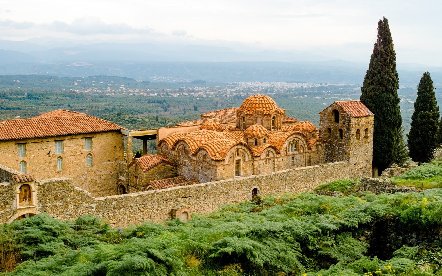 Обои деревья, храм, панорама, греция, памятник, монастырь, мистра, trees, temple, panorama, greece, monument, the monastery, mistras разрешение 2048x1365 Загрузить