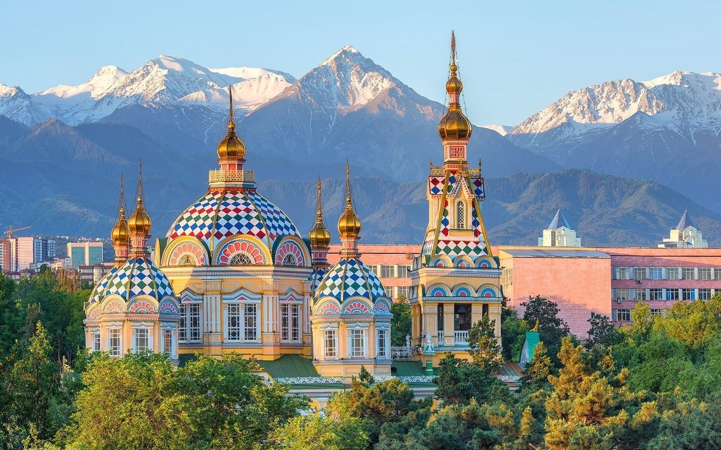 Обои горы, город, церковь, казахстан, алма-ата, вознесенский собор, mountains, the city, church, kazakhstan, alma-ata, ascension cathedral разрешение 1920x1200 Загрузить