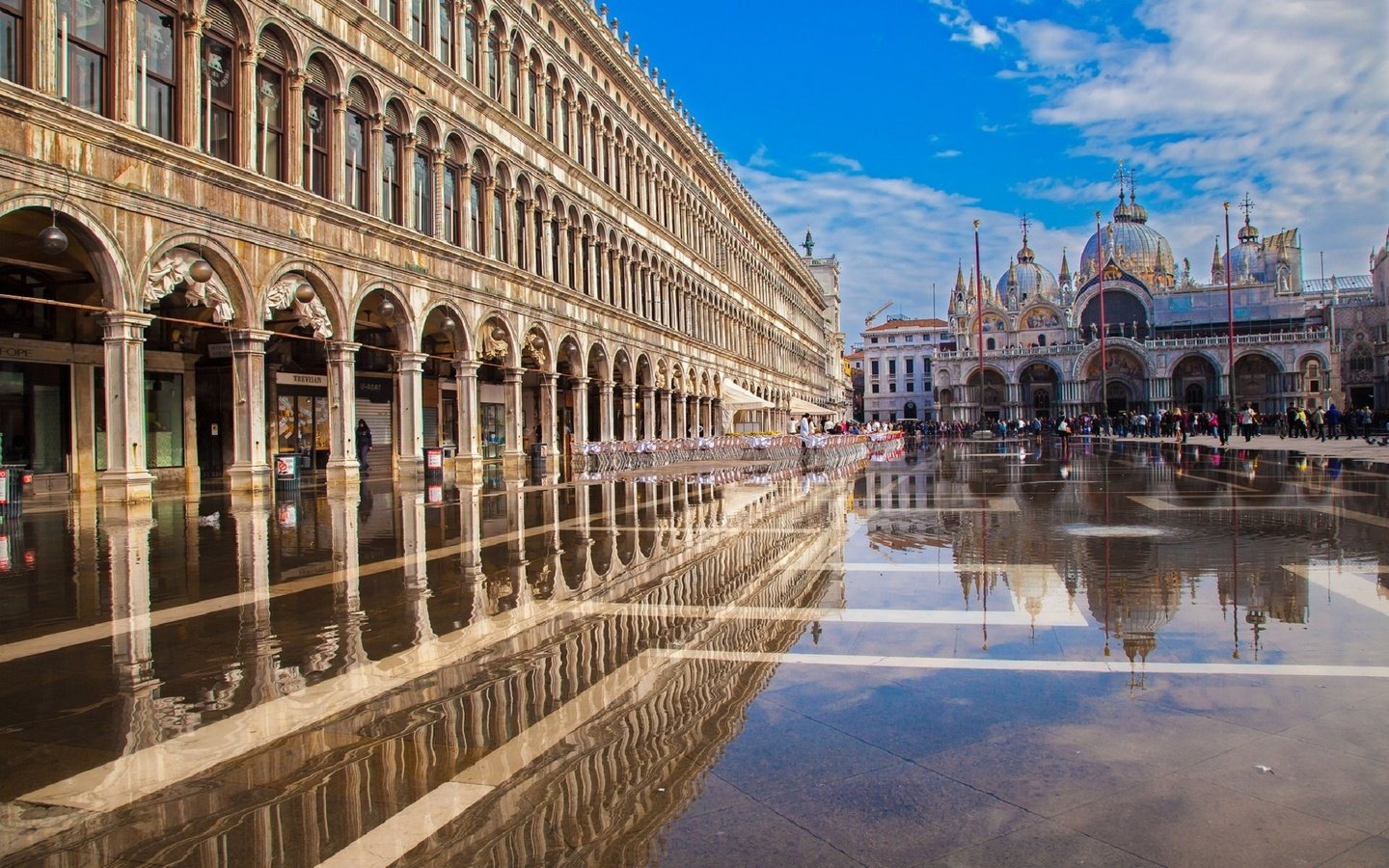 Обои отражение, собор, венеция, италия, дворец, doges palace, st. marks basilica, reflection, cathedral, venice, italy, palace разрешение 1920x1280 Загрузить