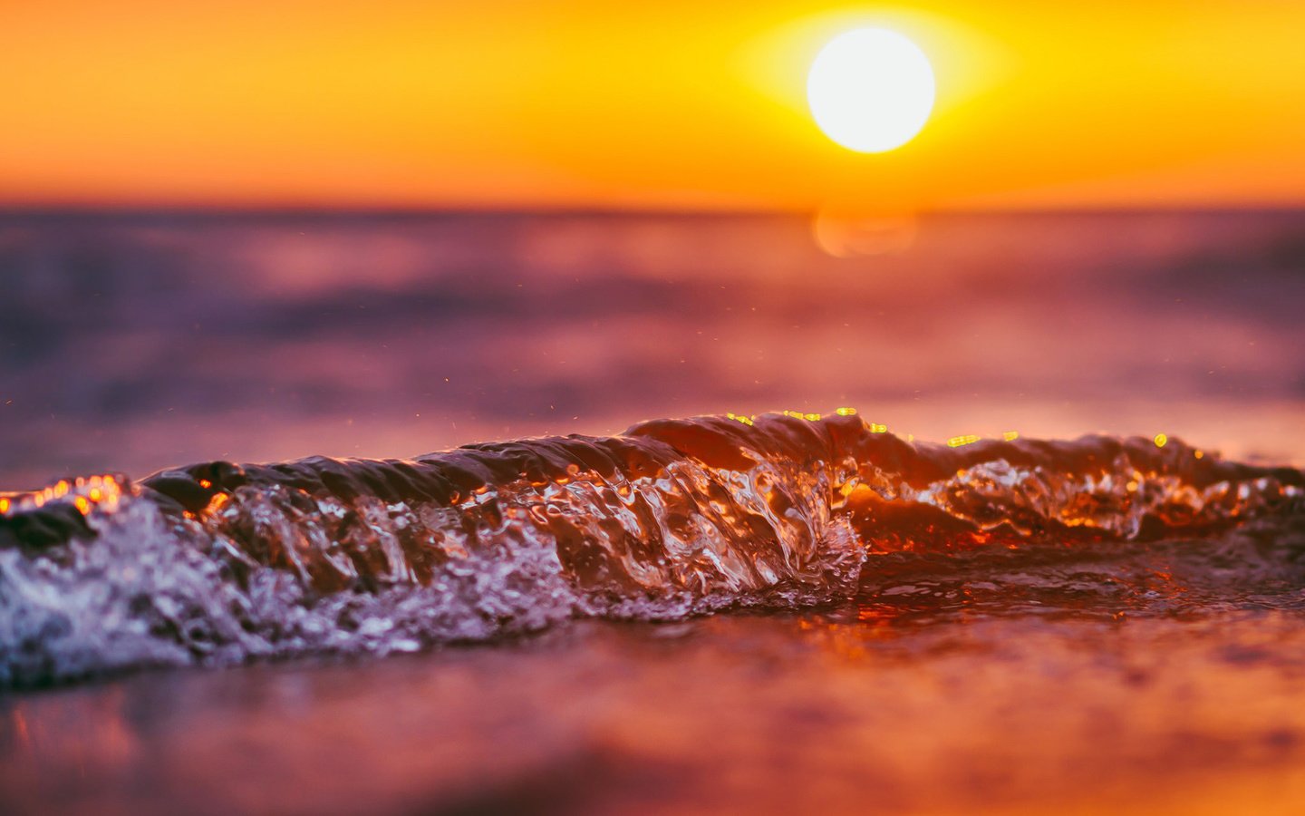 Обои вода, солнце, закат, макро, море, волна, water, the sun, sunset, macro, sea, wave разрешение 1920x1200 Загрузить