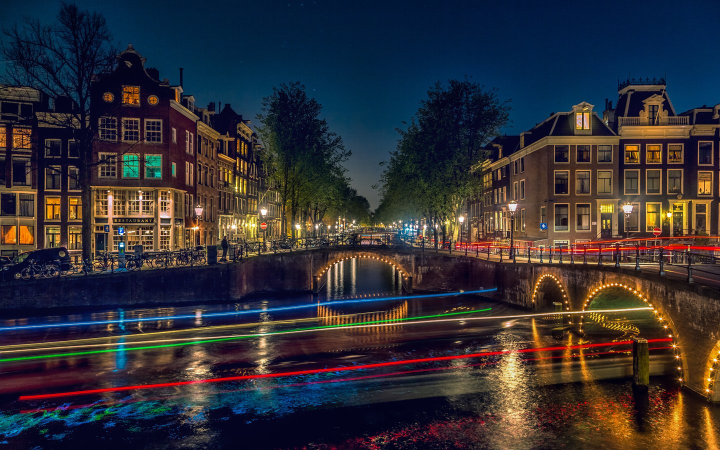 Обои ночь, вода, город, нидерланды, амстердам, голландия, andreas binder, night, water, the city, netherlands, amsterdam, holland разрешение 5655x3770 Загрузить