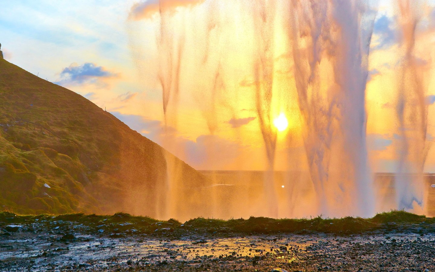 Обои небо, вода, солнце, закат солнца, водопад, брызги, пещера, the sky, water, the sun, sunset, waterfall, squirt, cave разрешение 3840x2341 Загрузить