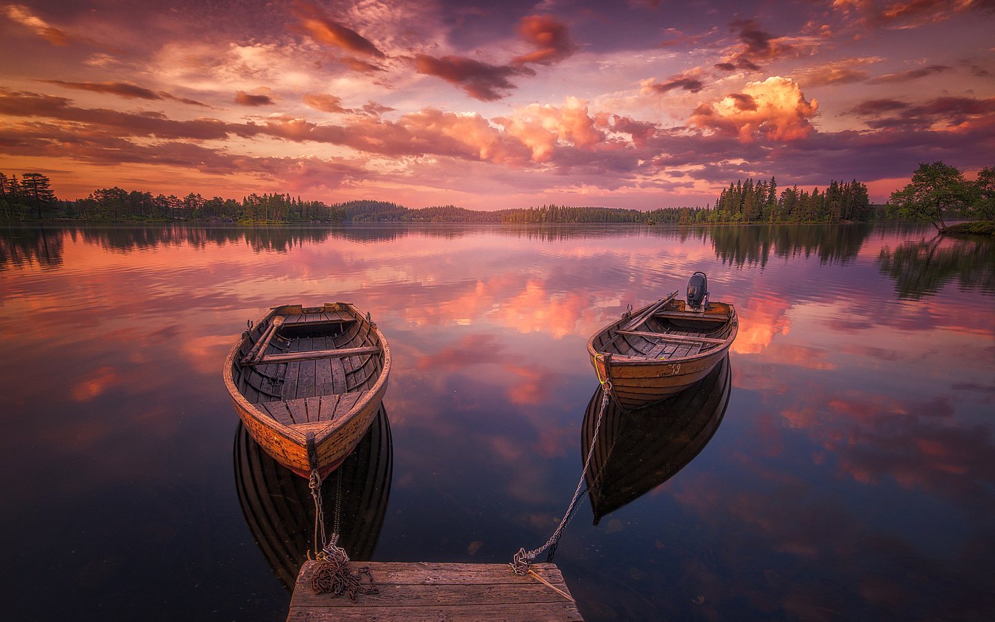 Обои небо, облака, озеро, закат, лодки, причал, the sky, clouds, lake, sunset, boats, pier разрешение 2048x1365 Загрузить