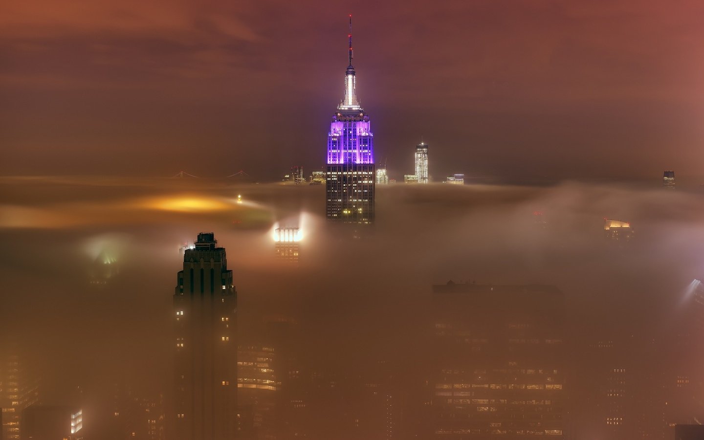 Обои утро, туман, город, башня, нью-йорк, небоскрёб, нью - йорк, empire state, morning, fog, the city, tower, new york, skyscraper разрешение 2048x1280 Загрузить