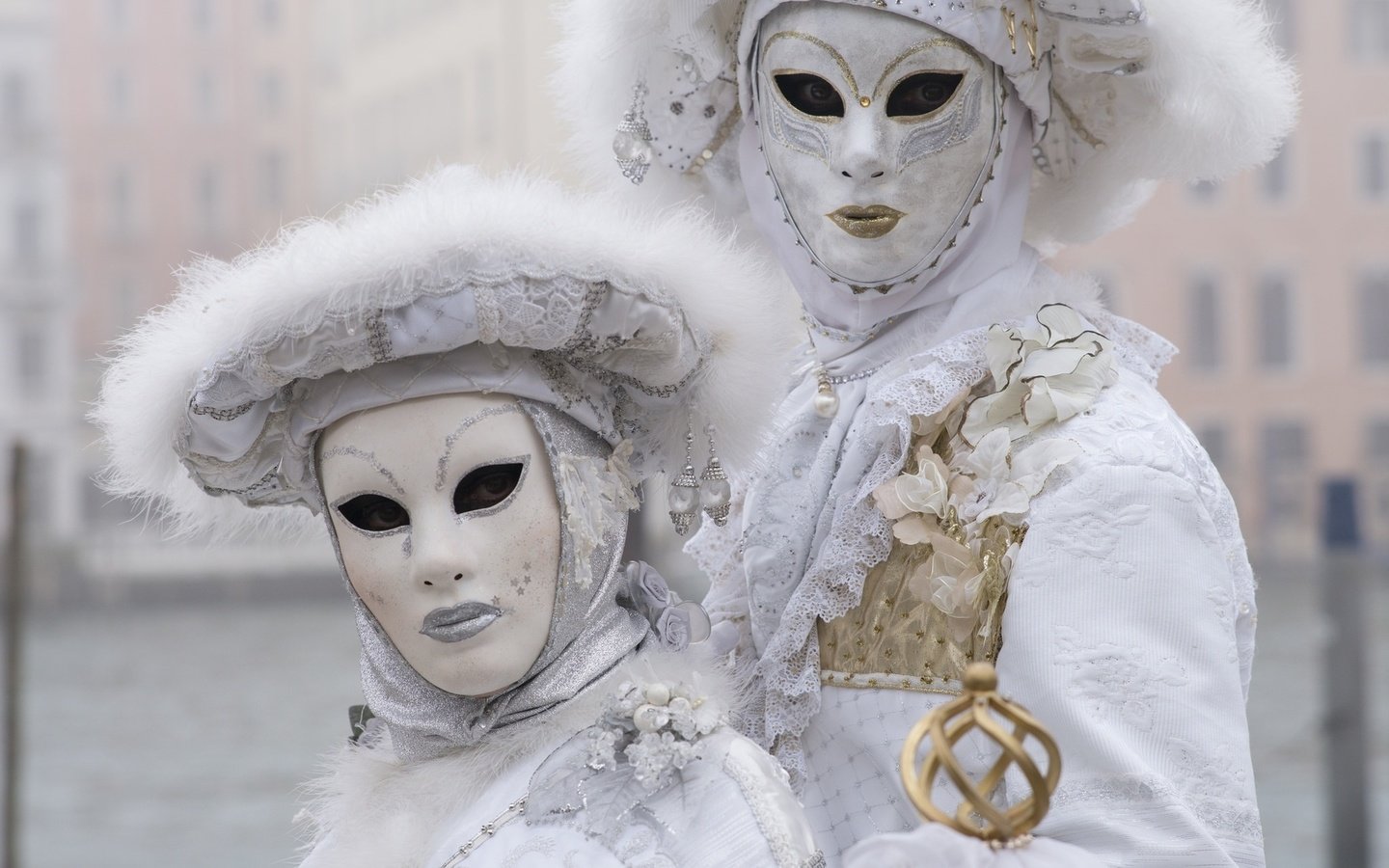 Обои белый, пара, костюмы, маски, карнавал, карнавальные, white, pair, costumes, mask, carnival разрешение 1920x1200 Загрузить