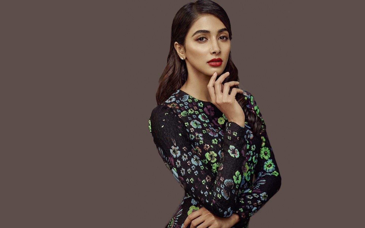 Обои девушка, pooja hegde, пуджа хегде, поза, брюнетка, модель, волосы, губы, лицо, фигура, girl, pose, brunette, model, hair, lips, face, figure разрешение 1920x1200 Загрузить