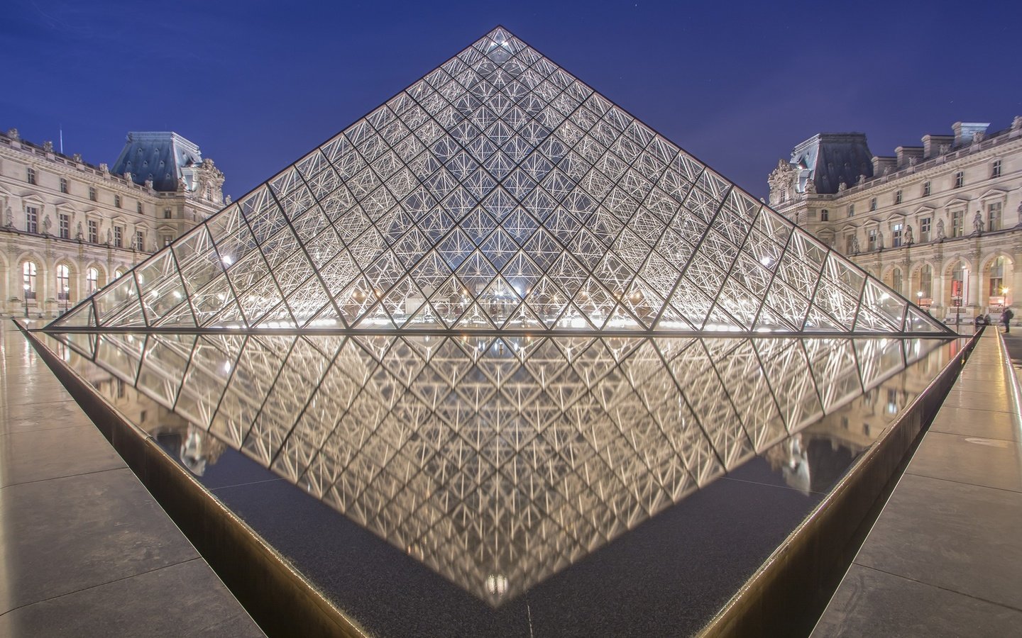 Обои париж, пирамида, франция, лувр, музей, paris, pyramid, france, the louvre, museum разрешение 2560x1440 Загрузить