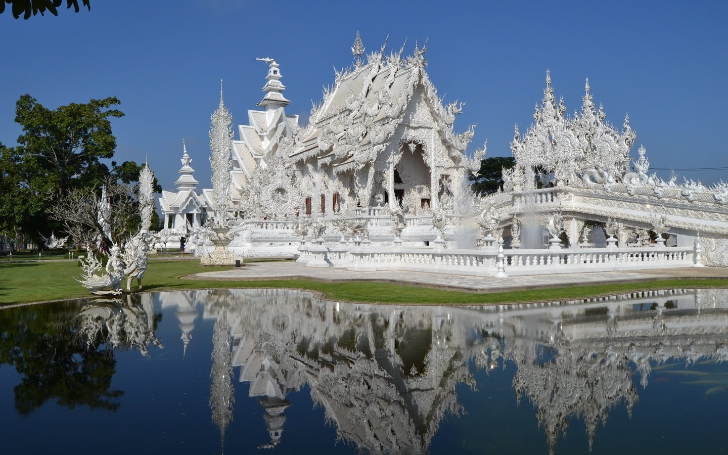 храмы белого цвета