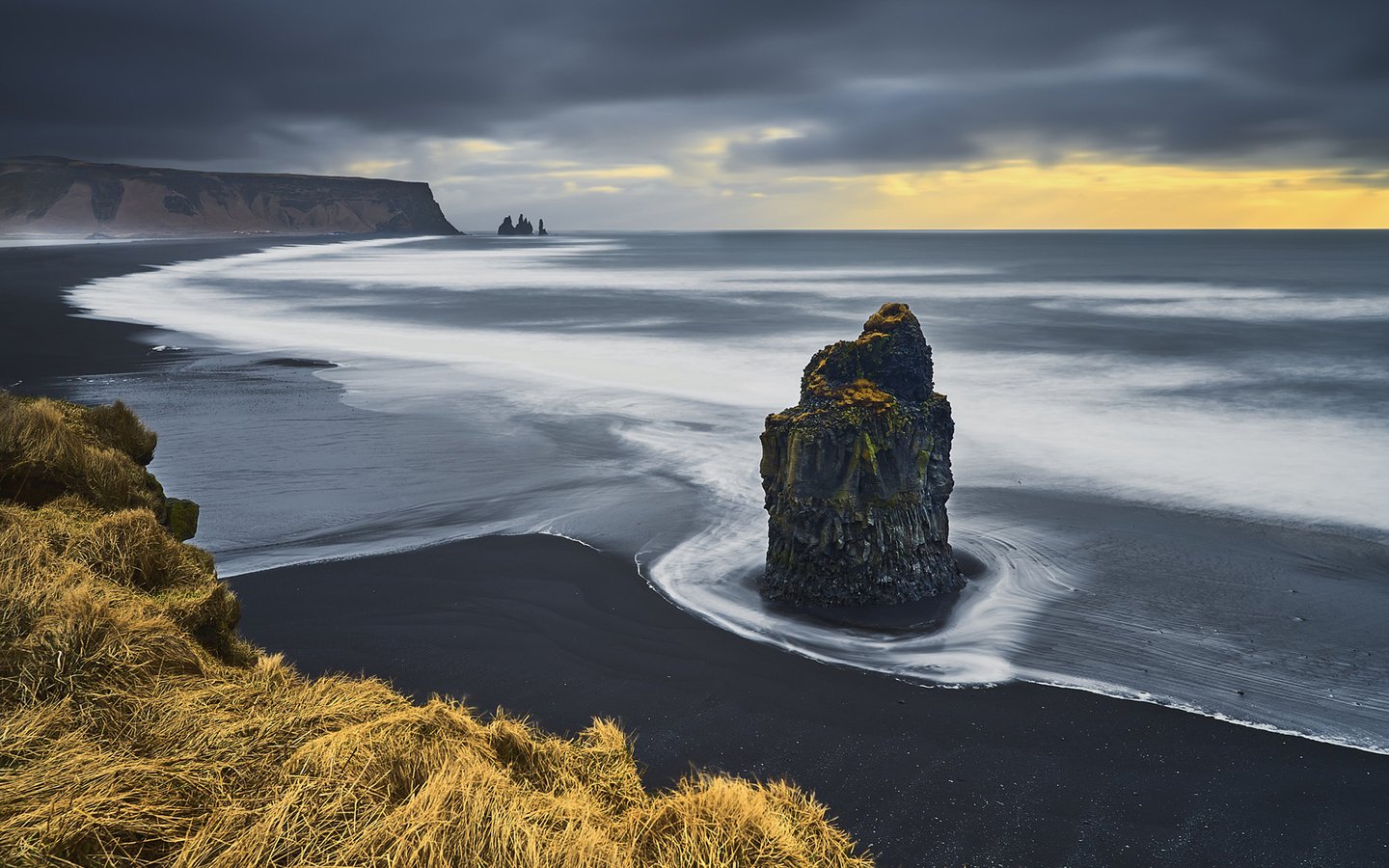 Обои скалы, берег, пейзаж, море, скала, пляж, чёрный песок, rocks, shore, landscape, sea, rock, beach, black sand разрешение 1920x1200 Загрузить