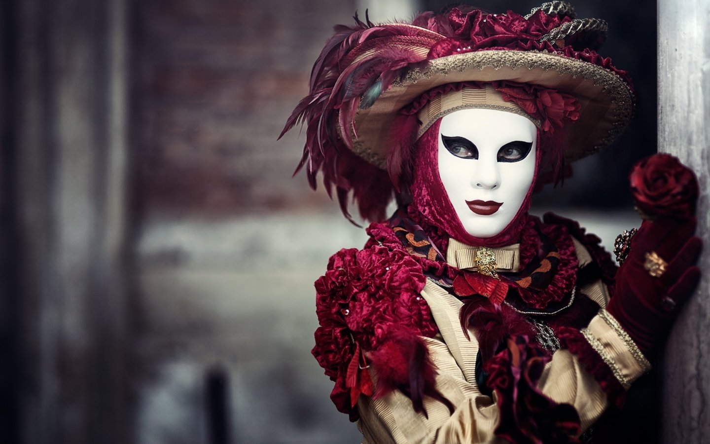 Обои девушка, маска, портрет, венеция, лицо, костюм, карнавал, girl, mask, portrait, venice, face, costume, carnival разрешение 1920x1241 Загрузить