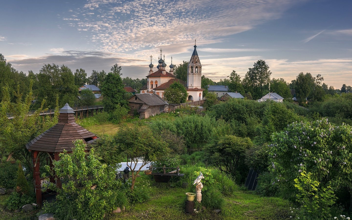 Обои вечер, лето, россия, церковь, дворик, вологодская область, устюжна, the evening, summer, russia, church, patio, vologda oblast, ustyuzhna разрешение 2098x1400 Загрузить