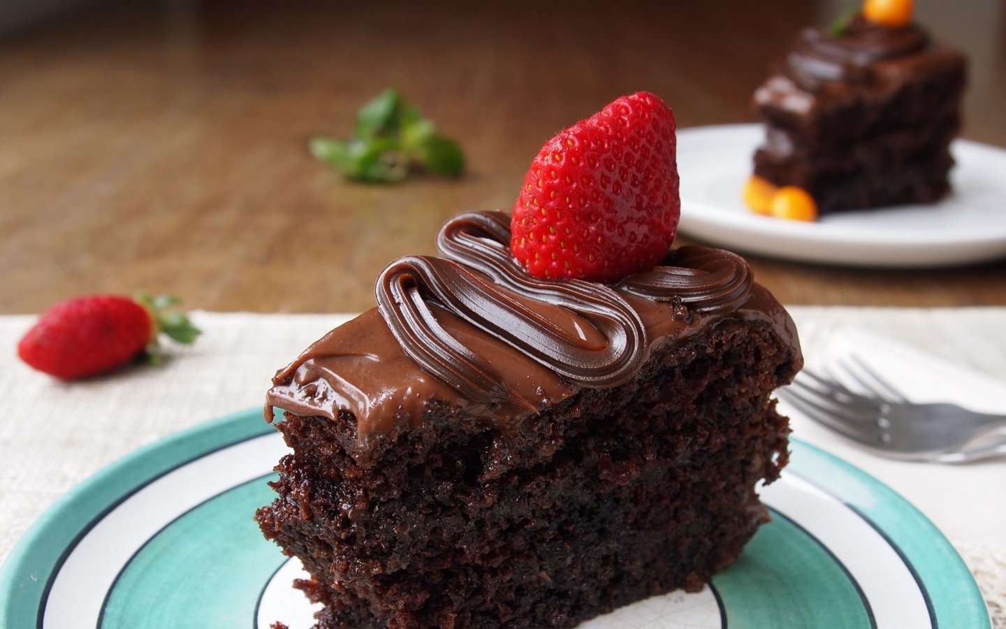 Обои клубника, шоколад, сладкое, торт, десерт, пирожное, кусок, strawberry, chocolate, sweet, cake, dessert, piece разрешение 2560x1570 Загрузить