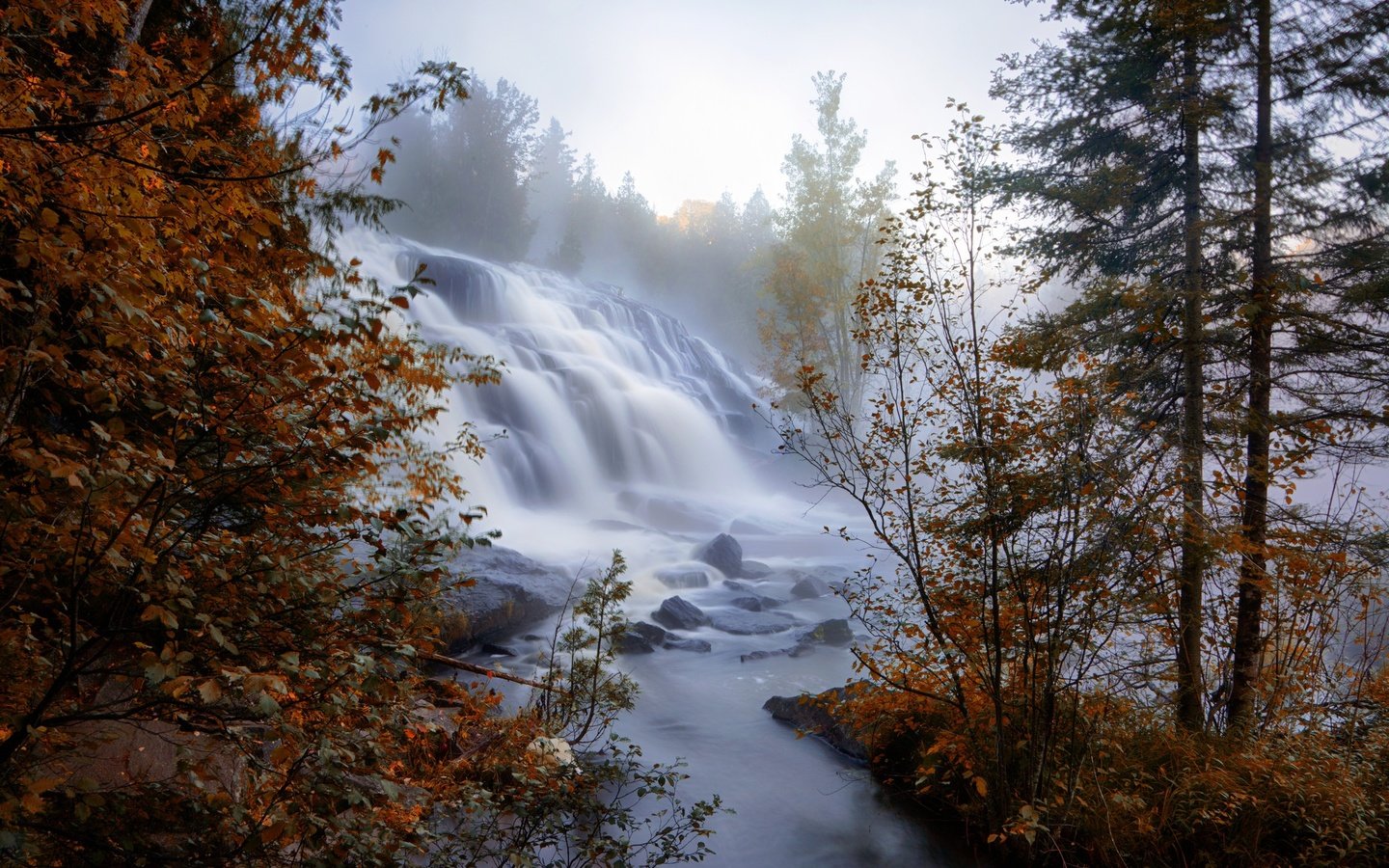 Обои деревья, река, туман, ветки, водопад, осень, trees, river, fog, branches, waterfall, autumn разрешение 2048x1358 Загрузить