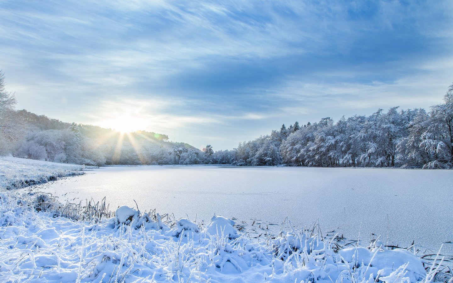 Обои небо, река, снег, природа, зима, пейзаж, иней, the sky, river, snow, nature, winter, landscape, frost разрешение 1920x1080 Загрузить