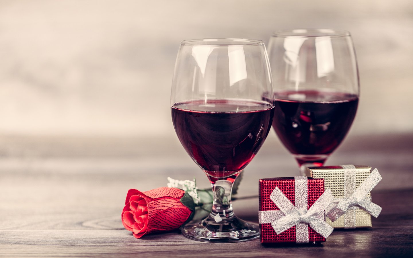 Обои вино, бокалы, подарок, красная роза, валентинов день, wine, glasses, gift, red rose, valentine's day разрешение 7020x4680 Загрузить