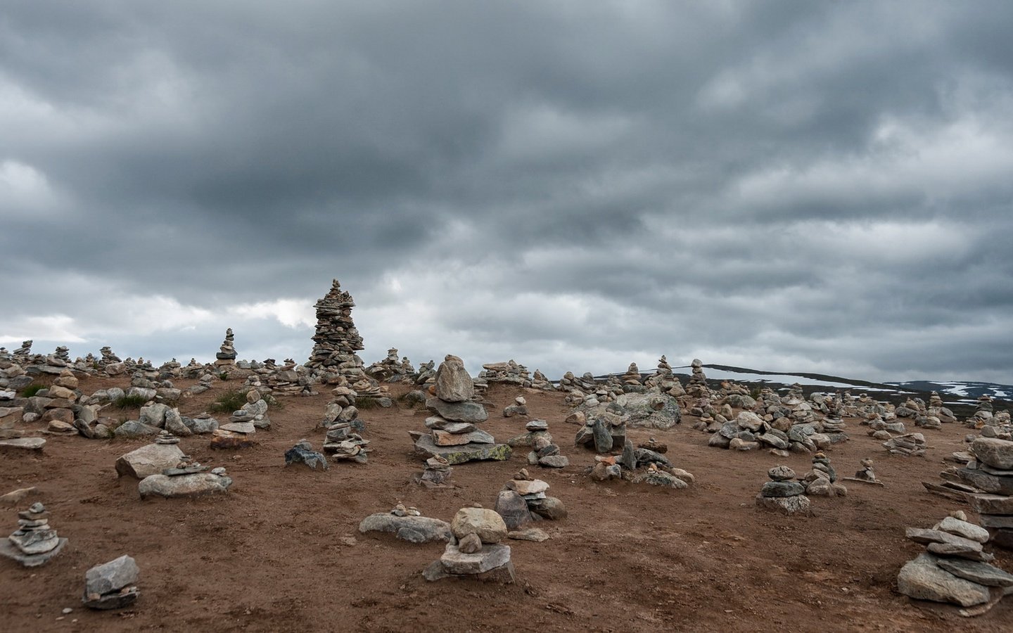 Обои небо, камни, тучи, пейзаж, норвегия, нурланн, стоди, the sky, stones, clouds, landscape, norway, nordland, of stodi разрешение 2010x1100 Загрузить