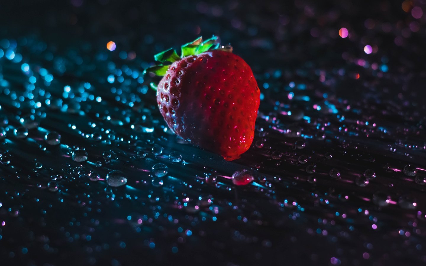 Обои капли, ягода, клубника, боке, капли воды, drops, berry, strawberry, bokeh, water drops разрешение 5999x3177 Загрузить