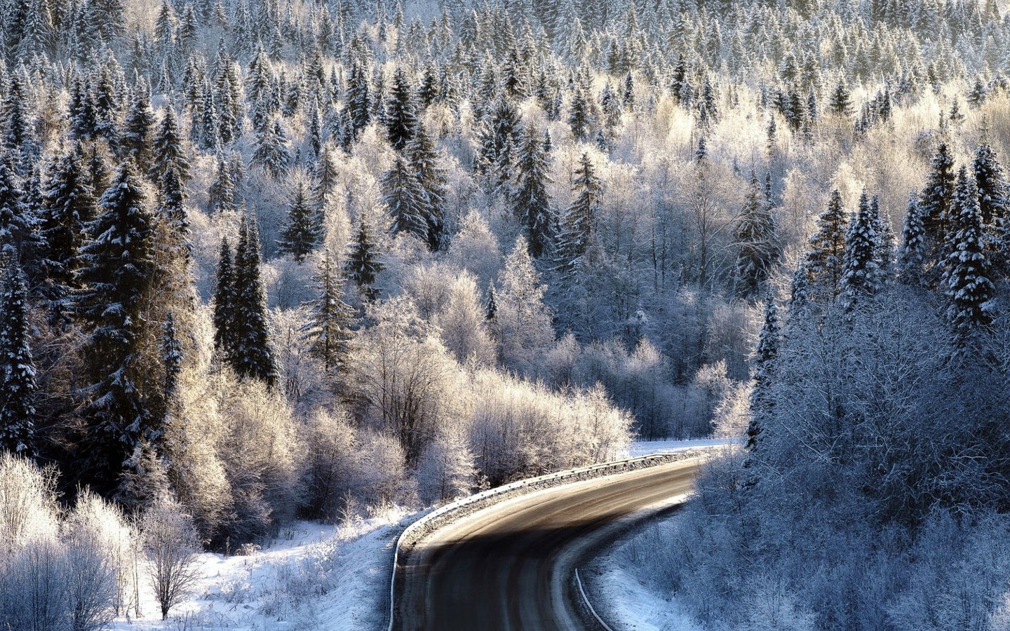 Обои дорога, лес, зима, иней, road, forest, winter, frost разрешение 2112x1188 Загрузить