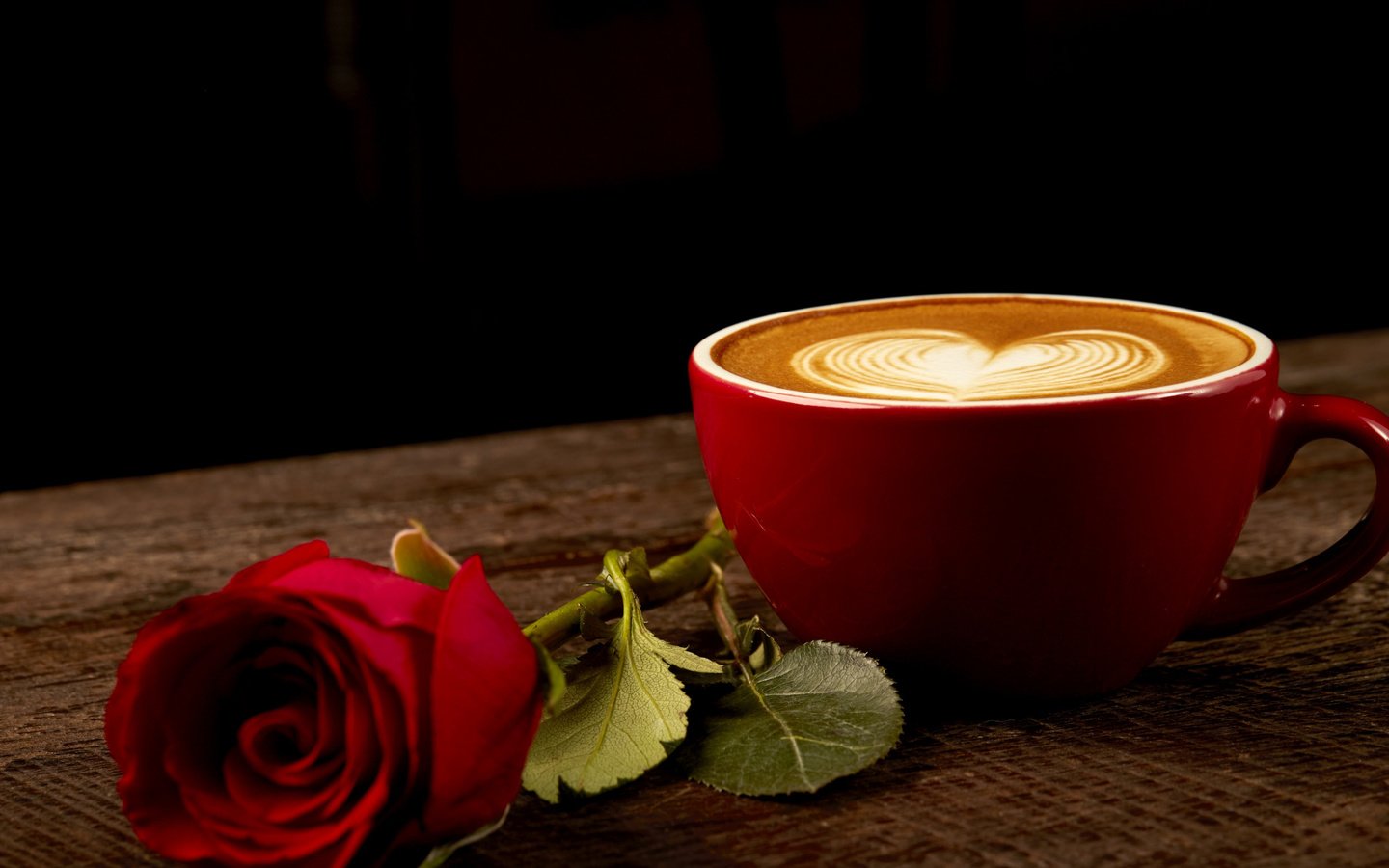 Обои красная роза, розы, дерева, роза, влюбленная, кофе, сердце, бутон, чашка, романтик, краcный, red rose, roses, wood, rose, love, coffee, heart, bud, cup, romantic, red разрешение 2112x1188 Загрузить