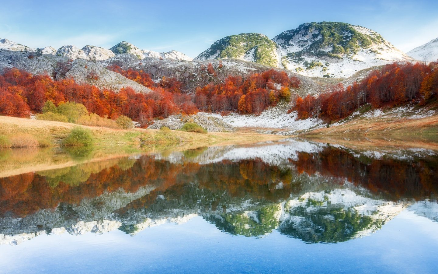 Обои деревья, озеро, горы, природа, лес, отражение, гора, босния, trees, lake, mountains, nature, forest, reflection, mountain, bosnia разрешение 2000x1334 Загрузить