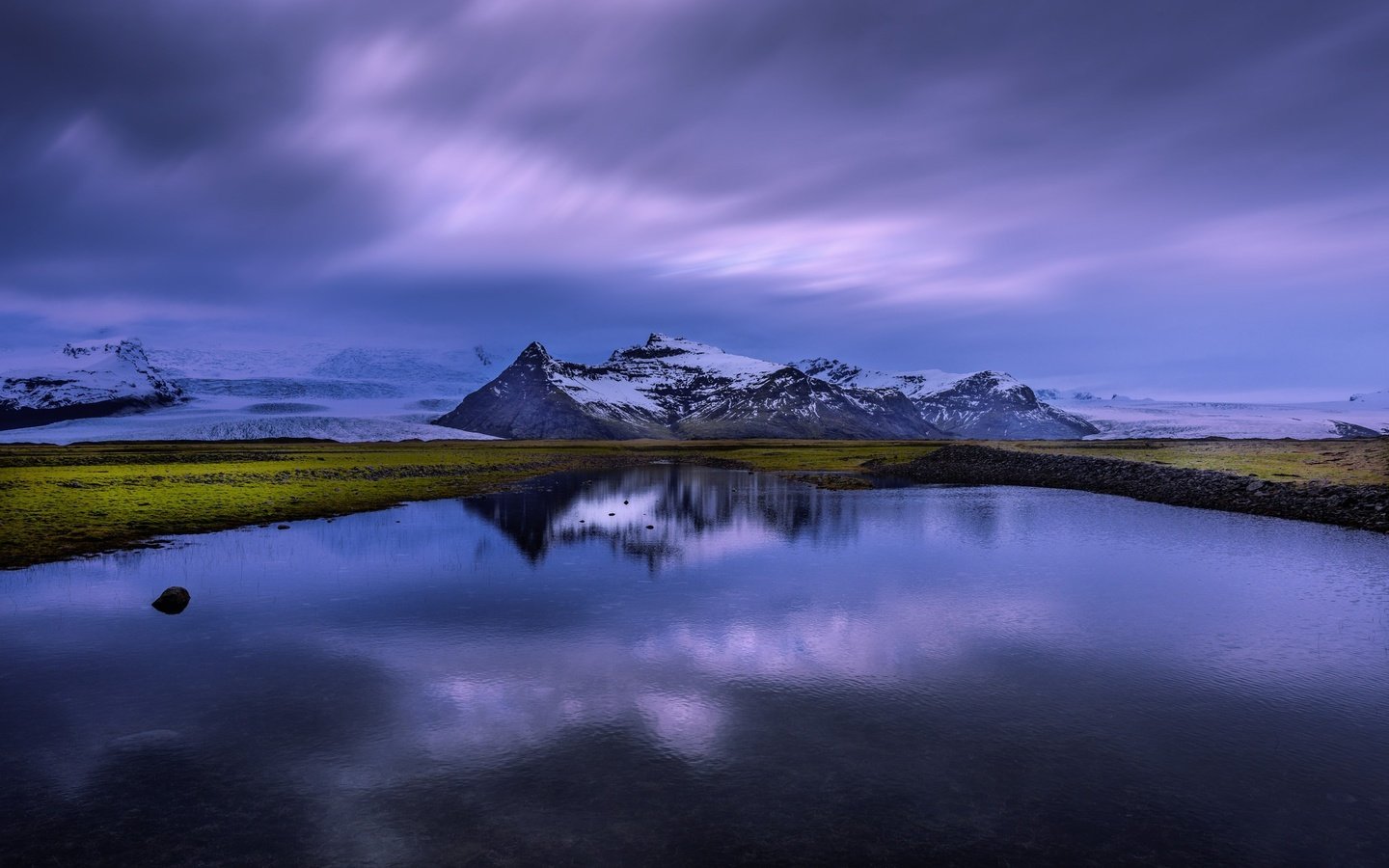 Обои озеро, горы, снег, отражение, сумерки, исландия, lake, mountains, snow, reflection, twilight, iceland разрешение 2048x1367 Загрузить