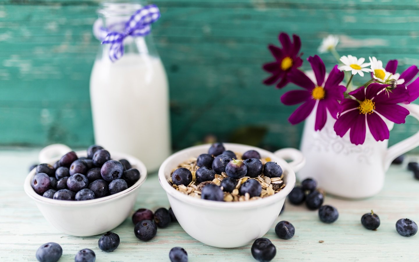 Обои ягоды, черника, завтрак, молоко, миска, мюсли, berries, blueberries, breakfast, milk, bowl, muesli разрешение 4050x2700 Загрузить