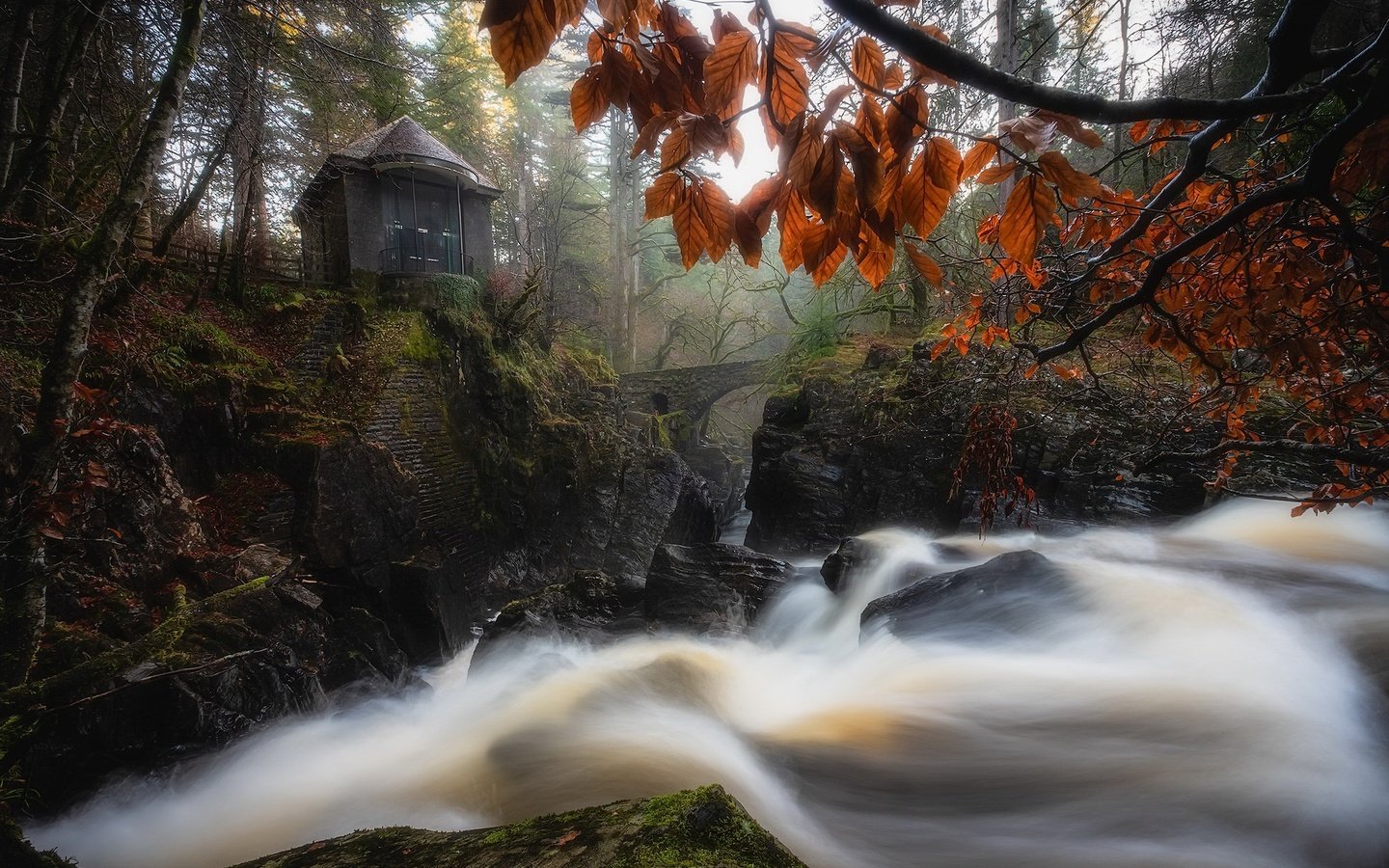 Обои река, лес, мост, водопад, осень, поток, здание, шотландия, river, forest, bridge, waterfall, autumn, stream, the building, scotland разрешение 1940x1222 Загрузить