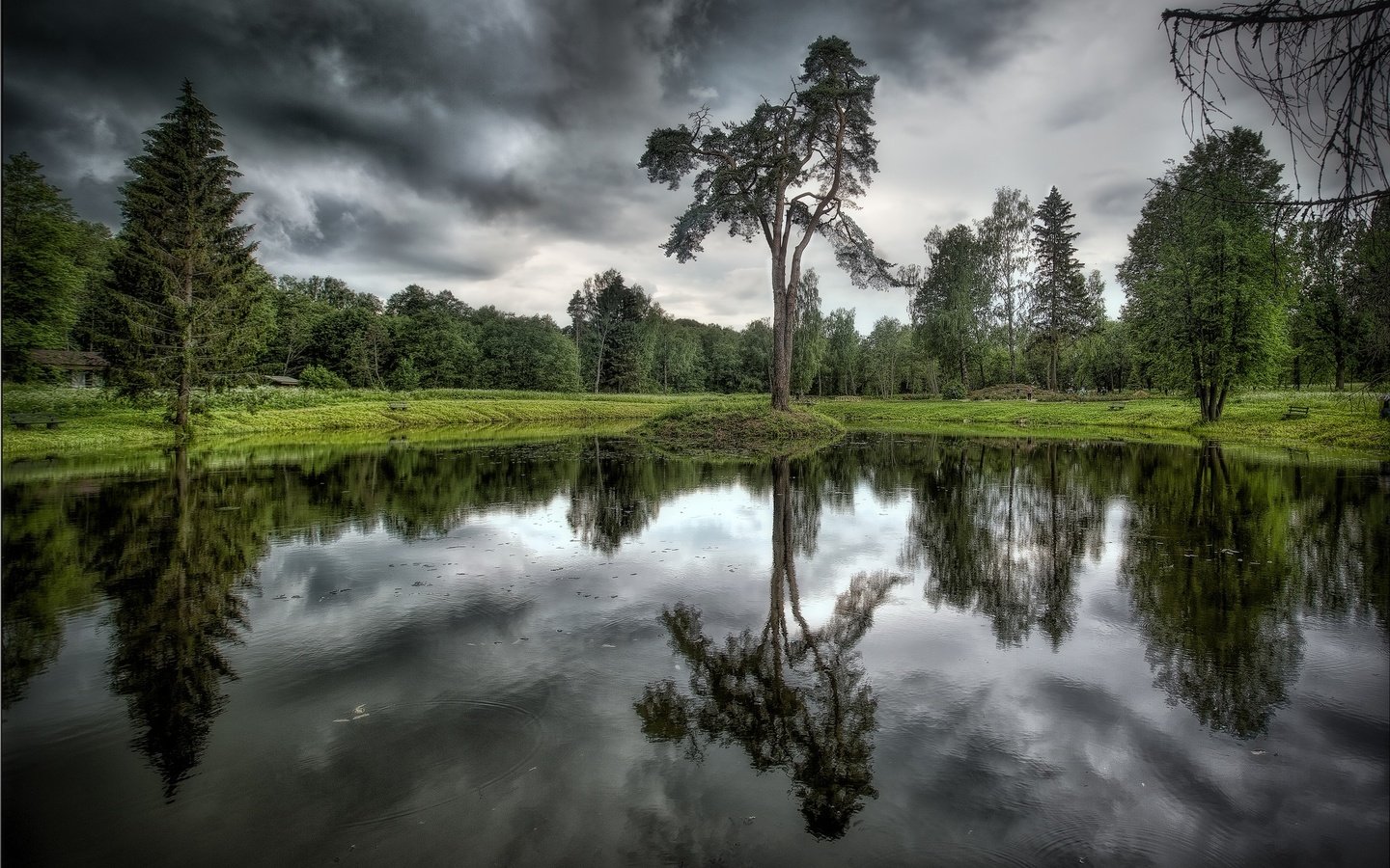 Обои деревья, озеро, тучи, отражение, trees, lake, clouds, reflection разрешение 2048x1365 Загрузить