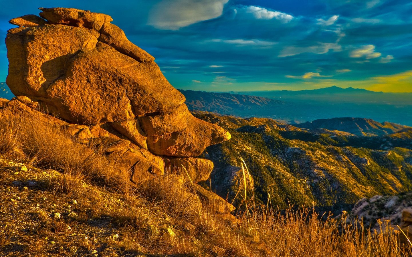 Обои облака, горы, скалы, сша, аризона, clouds, mountains, rocks, usa, az разрешение 2047x1140 Загрузить