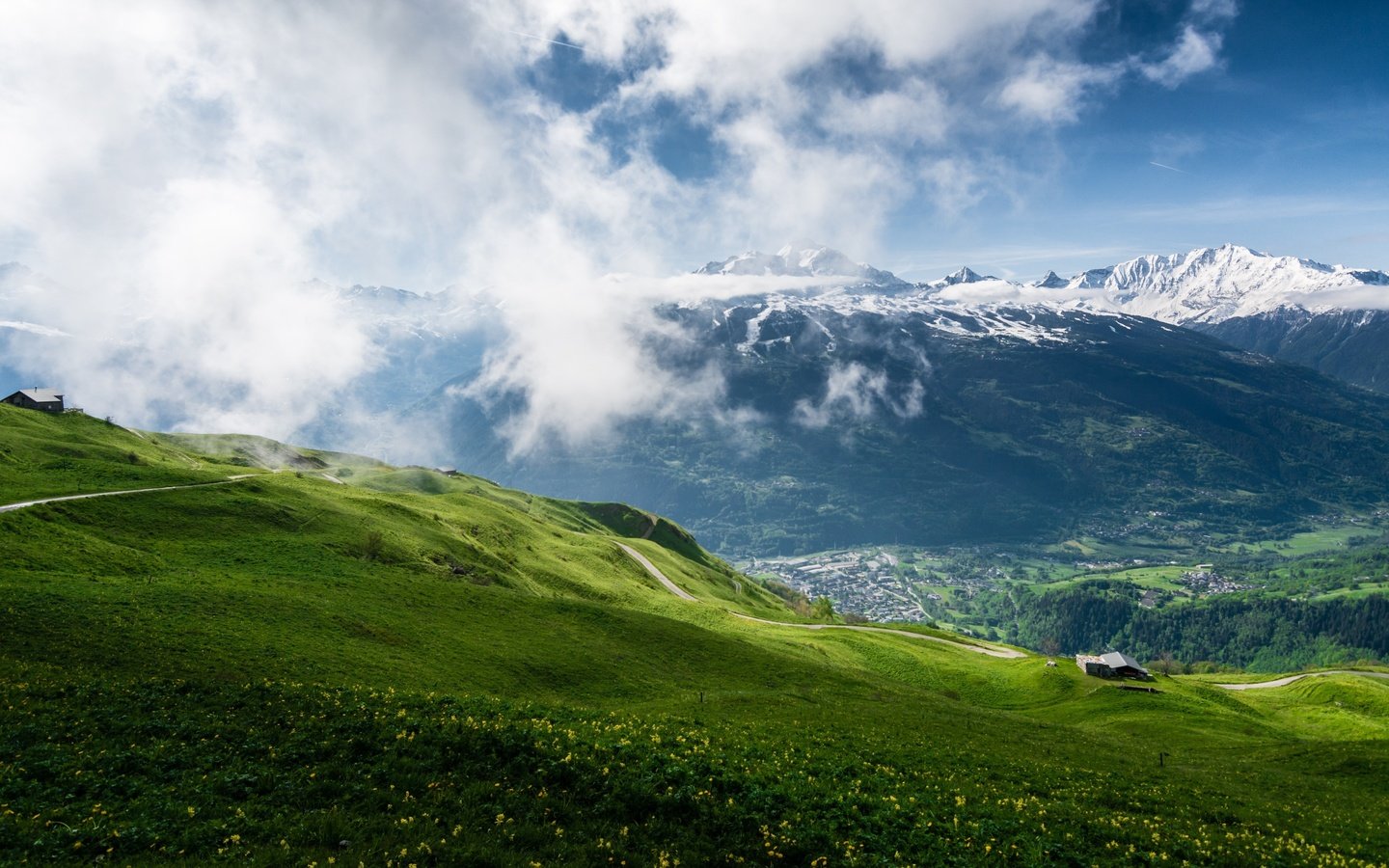 Обои трава, облака, горы, пейзаж, grass, clouds, mountains, landscape разрешение 3840x2160 Загрузить