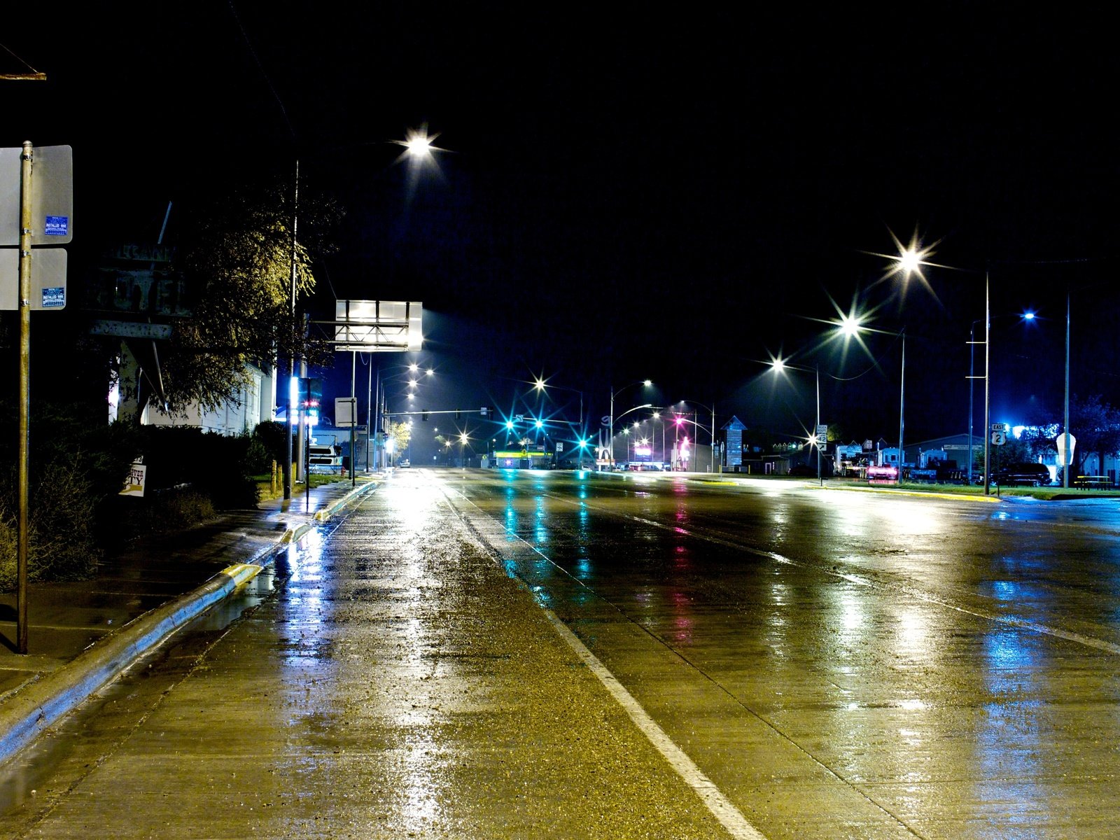 Обои дорога, ночь, дождь, glasgow at night, под дождём, road, night, rain, in the rain разрешение 4530x3016 Загрузить