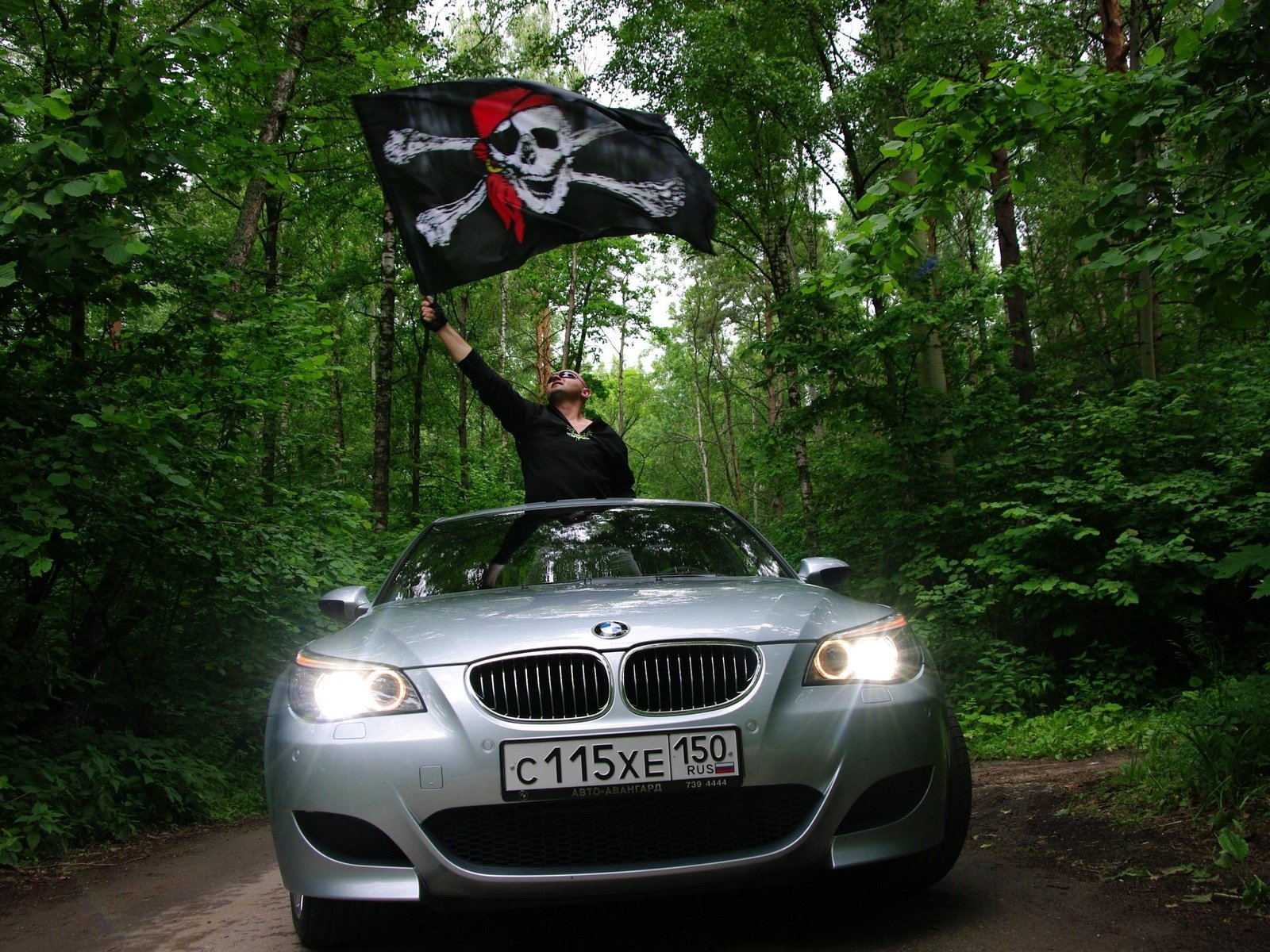Обои флаг, пираты, бмв, flag, pirates, bmw разрешение 3008x2000 Загрузить