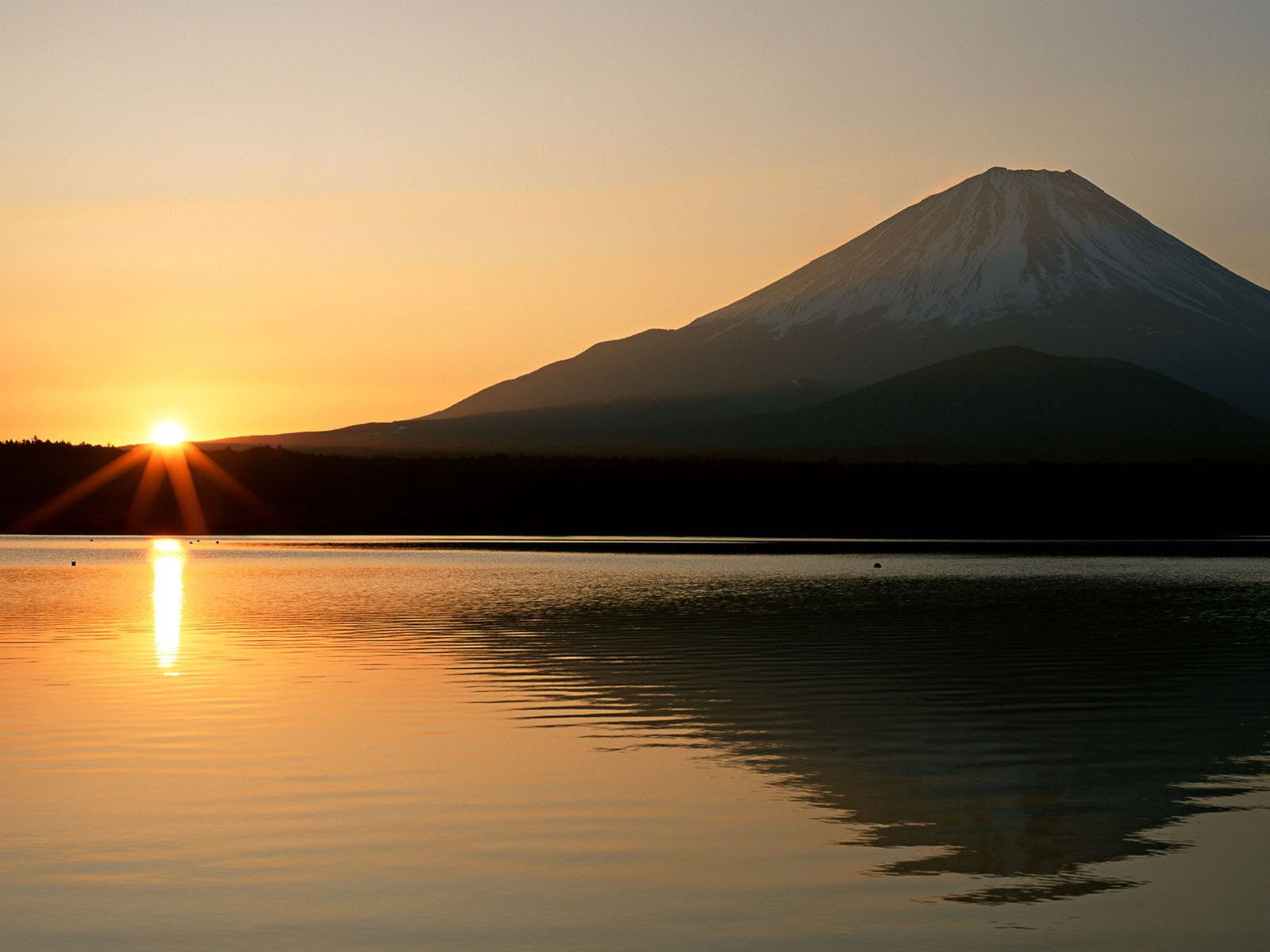 Обои река, берег, рассвет, гора, river, shore, dawn, mountain разрешение 1920x1200 Загрузить