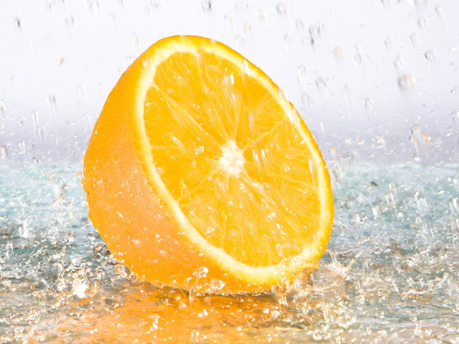 Обои вода, апельсин, water, orange разрешение 1920x1200 Загрузить