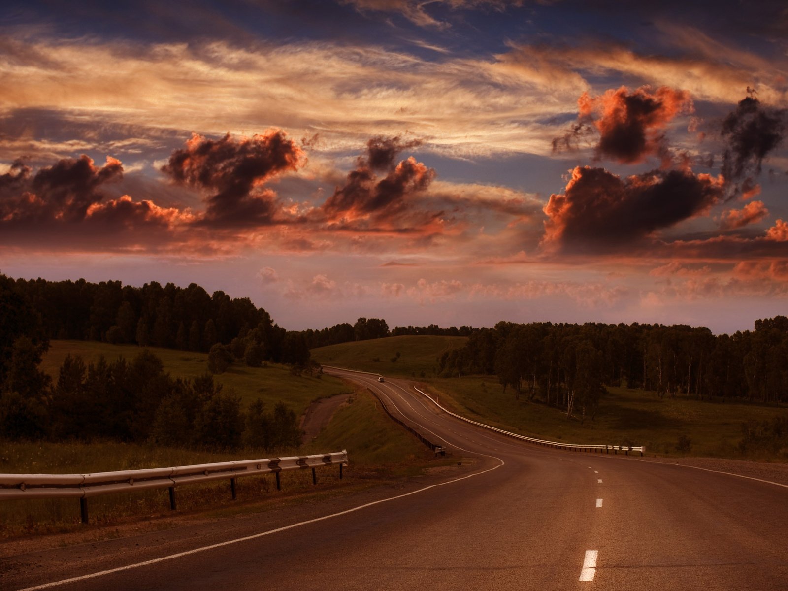 Обои небо, дорога, лес, горизонт, просёлочная, the sky, road, forest, horizon, country разрешение 2560x1600 Загрузить