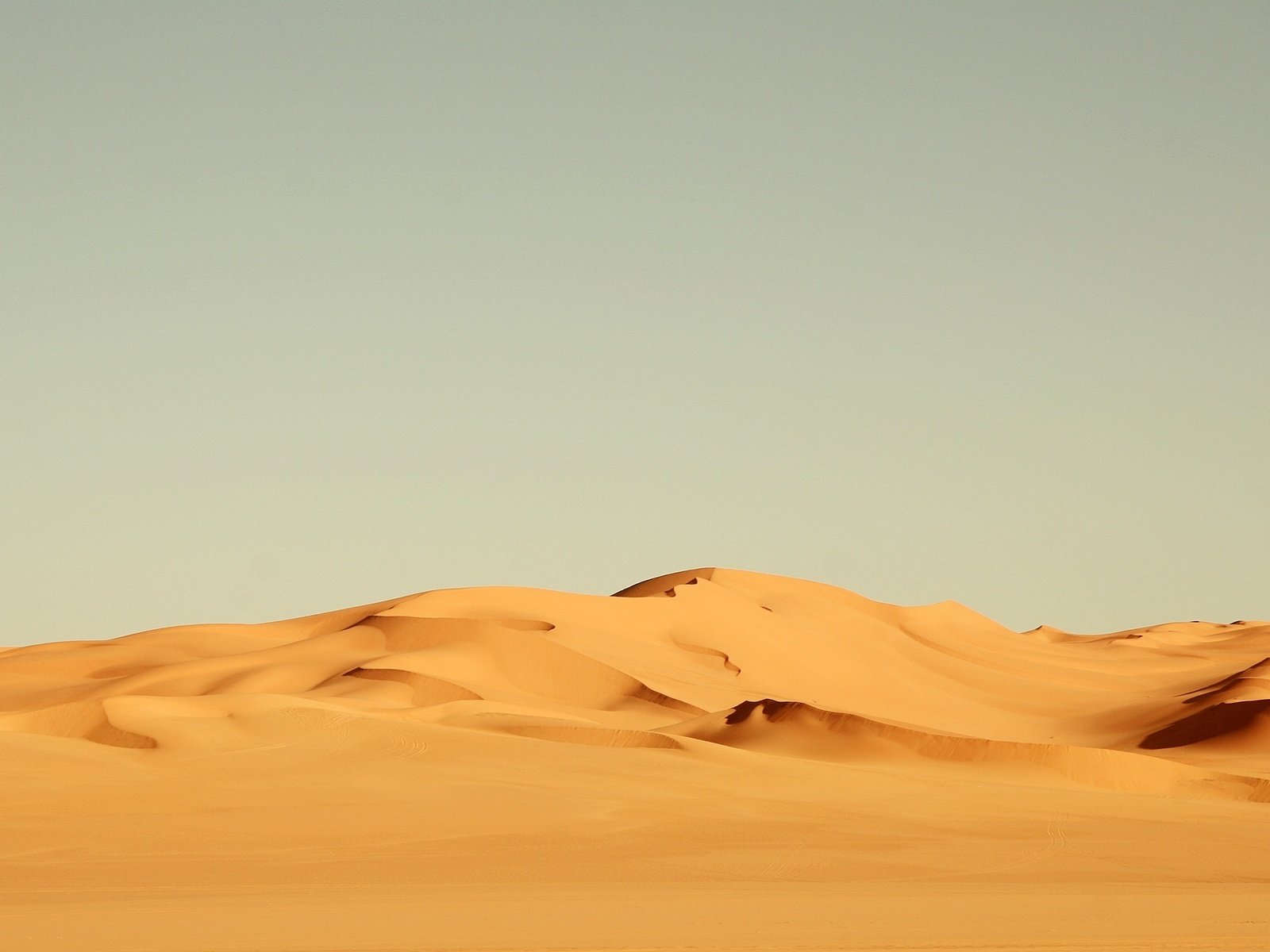 Обои желтый, песок, пустыня, африка, ветер, жара, ландшафт, на природе, yellow, sand, desert, africa, the wind, heat, landscape, nature разрешение 2560x1600 Загрузить