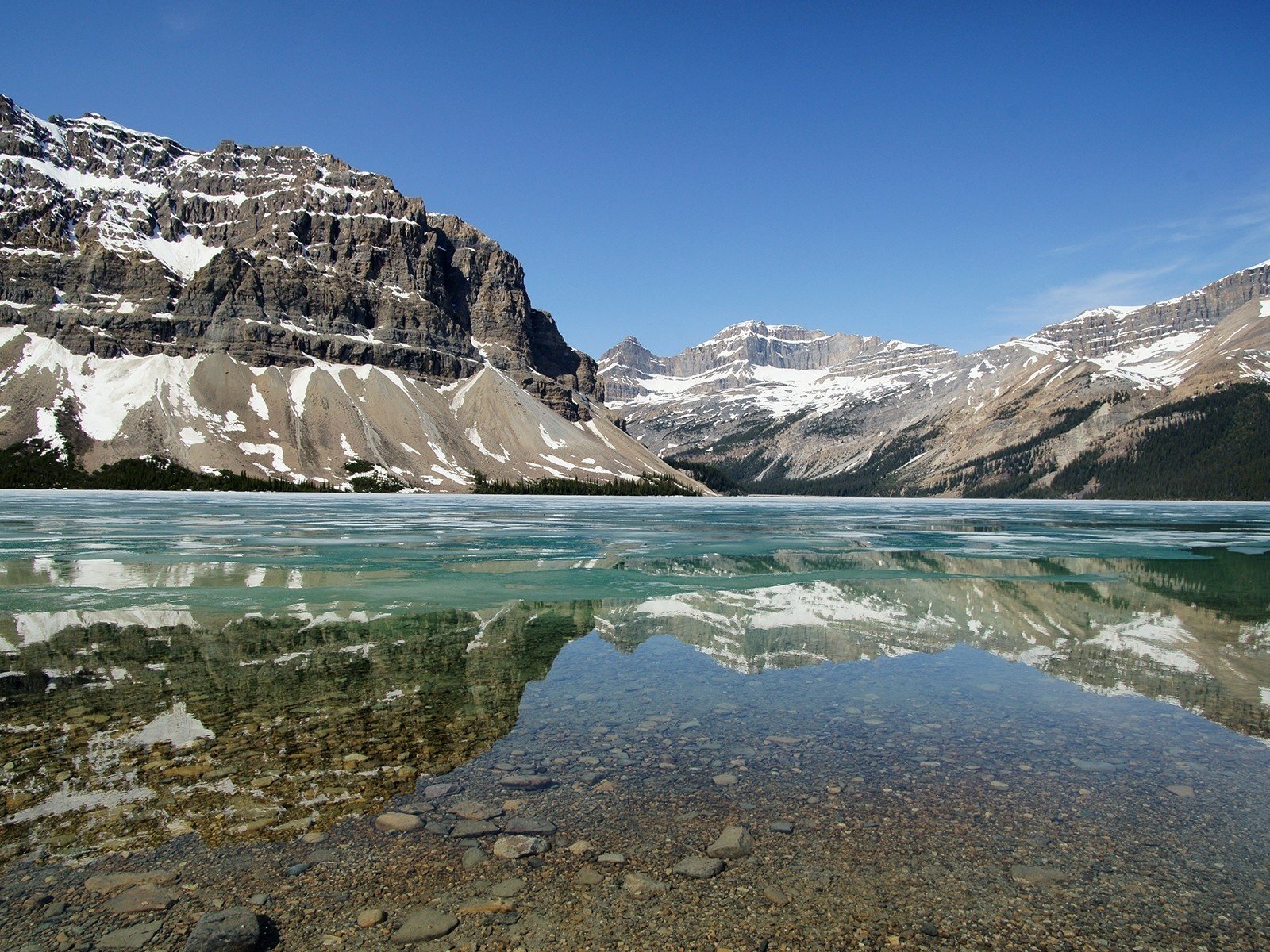 Обои озеро, горы, зима, лёд, канада, национальный парк банф, lake, mountains, winter, ice, canada, banff national park разрешение 1920x1200 Загрузить