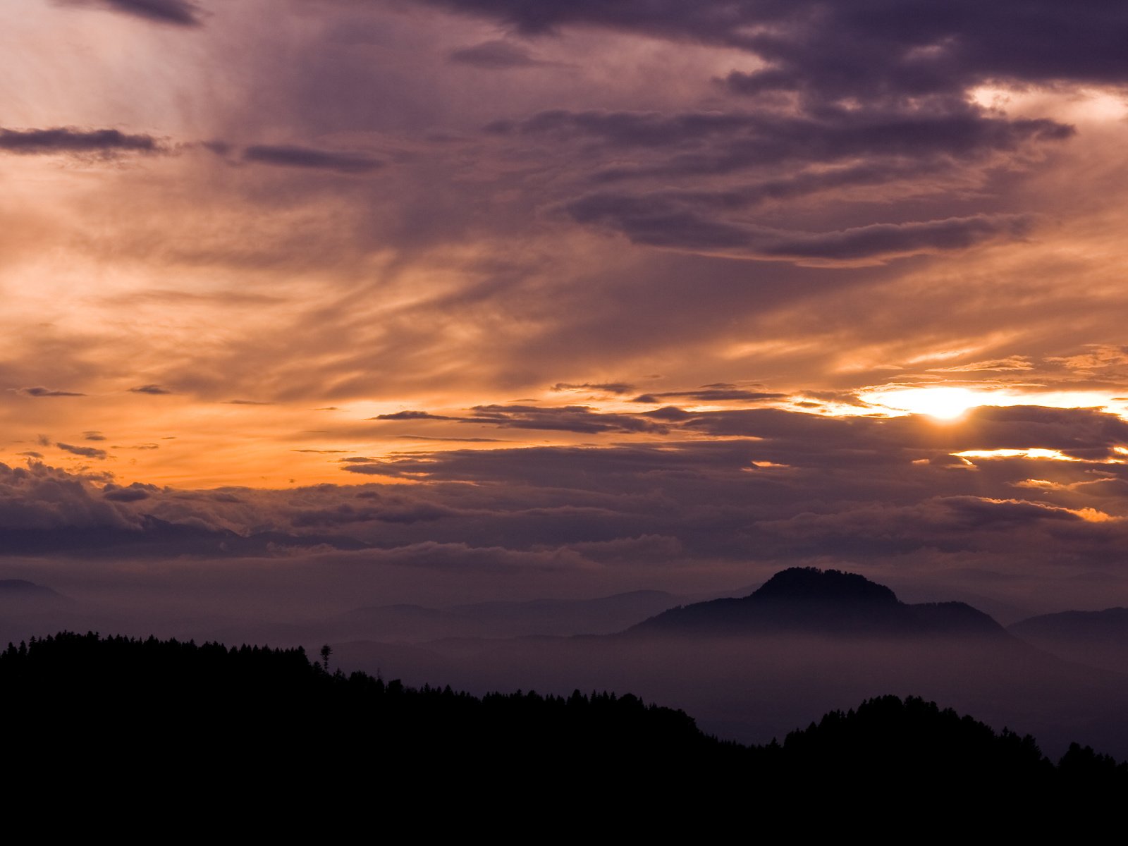 Обои облака, вечер, горы, природа, пейзаж, вид, clouds, the evening, mountains, nature, landscape, view разрешение 2560x1600 Загрузить