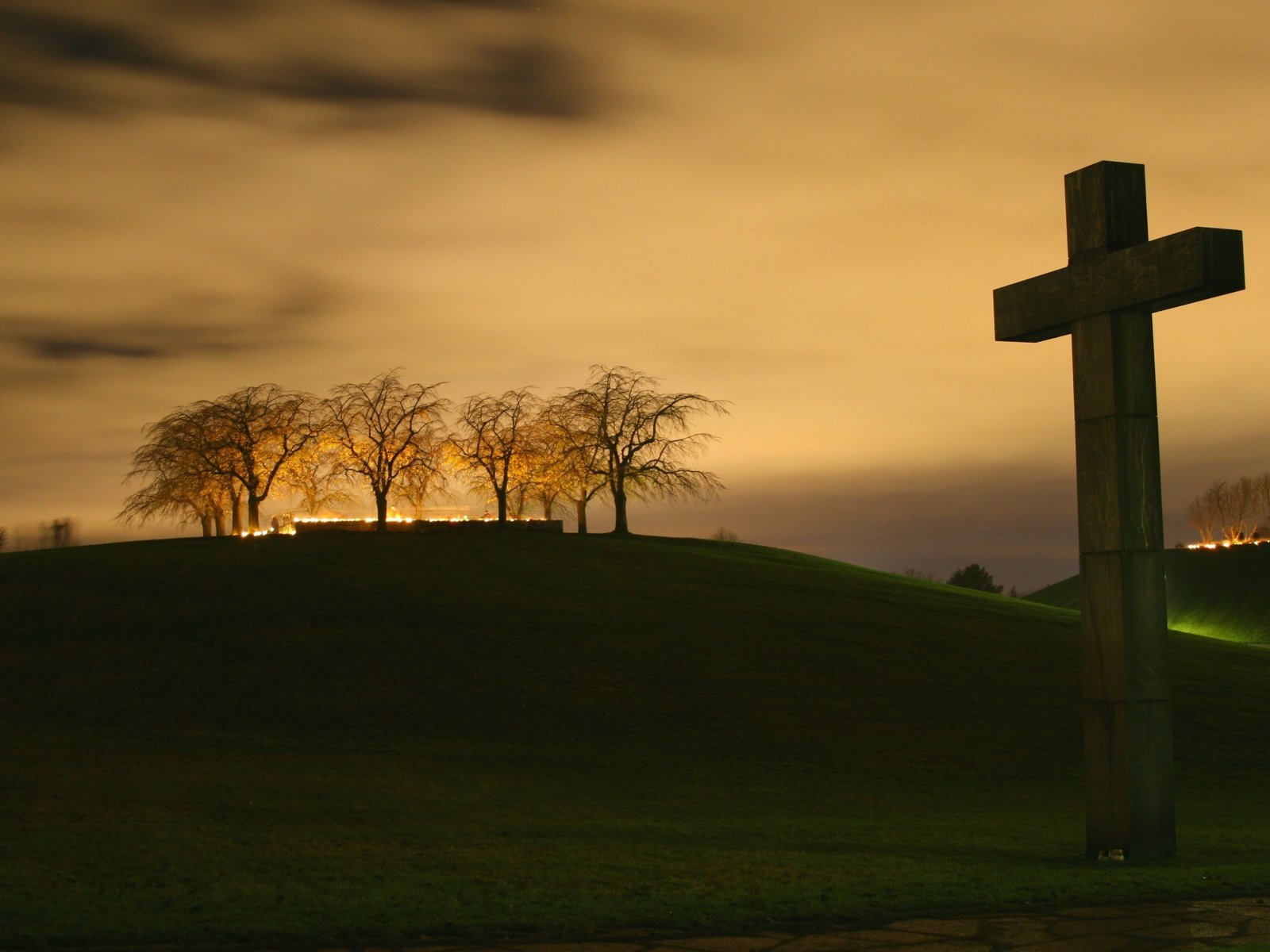 Обои ночь, деревья, крест, night, trees, cross разрешение 3888x2592 Загрузить