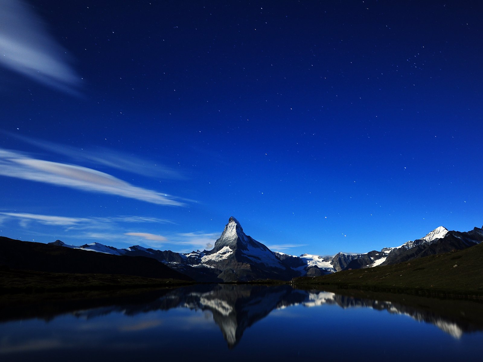 Обои ночь, горы, швейцария, matterhorn's midnight reflection, night, mountains, switzerland, matterhorn''s midnight reflection разрешение 2560x1600 Загрузить