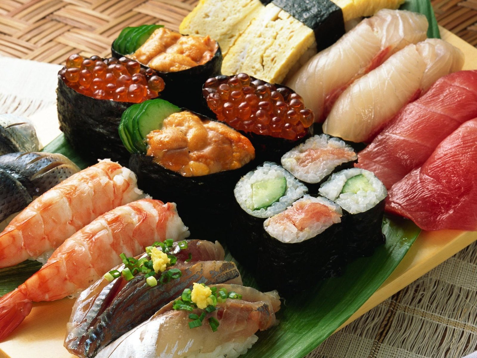 Обои еда, рыба, икра, роллы, морепродукты, блюдо, креветки, food, fish, caviar, rolls, seafood, dish, shrimp разрешение 1920x1440 Загрузить
