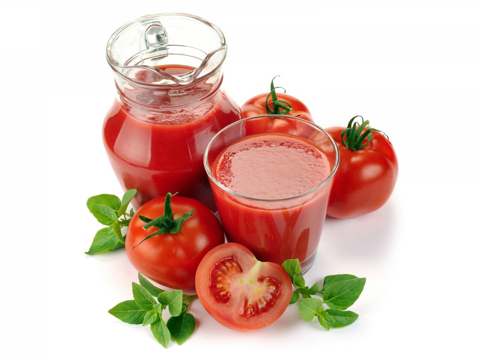 Обои белый фон, напитки, овощи, помидоры, томаты, томатный сок, white background, drinks, vegetables, tomatoes, tomato juice разрешение 1920x1200 Загрузить