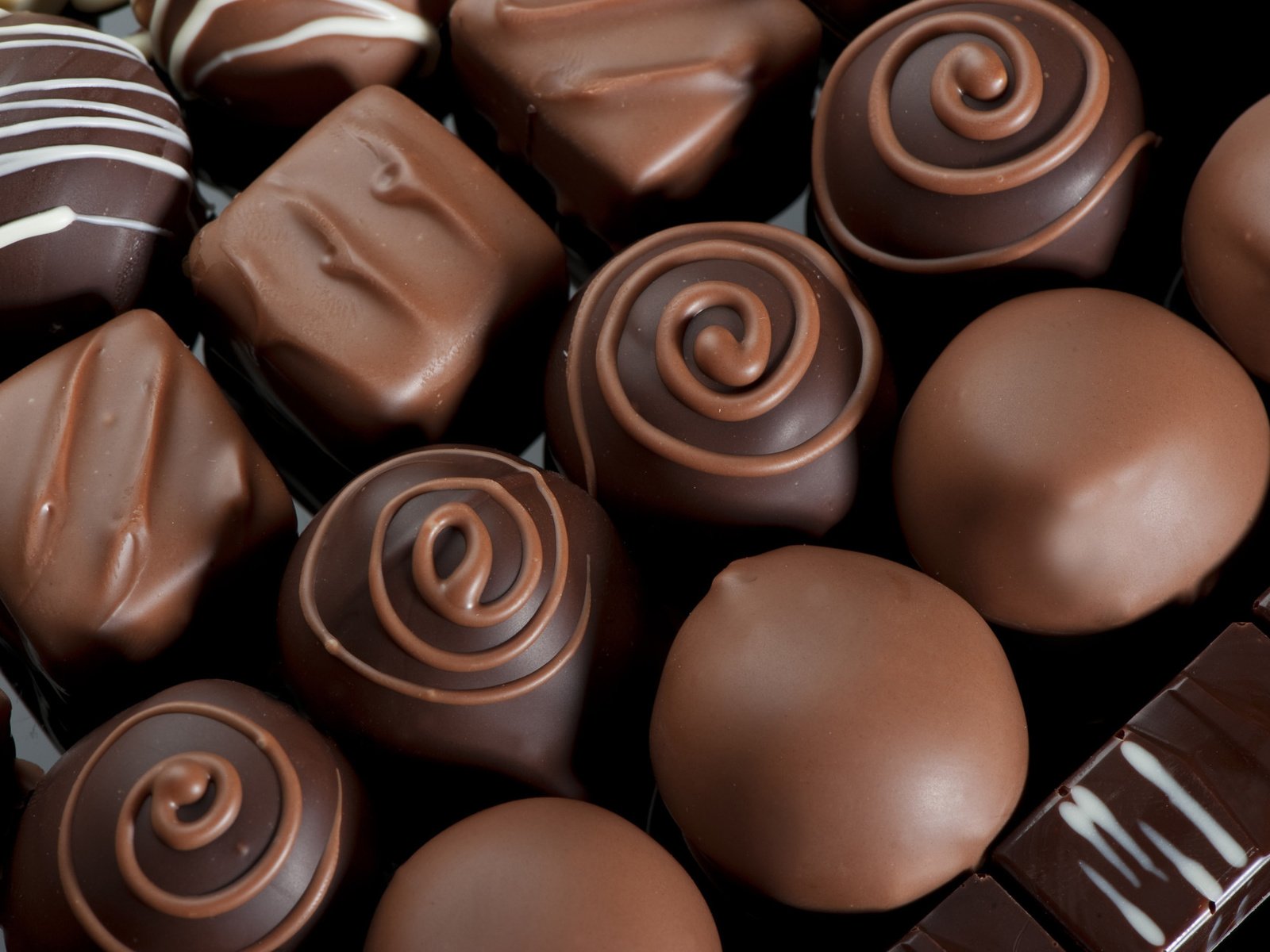 Обои конфеты, шоколад, сладкое, десерт, сладкие конфеты, шокколадные, candy, chocolate, sweet, dessert, sweet candy, shokoladnye разрешение 1920x1278 Загрузить